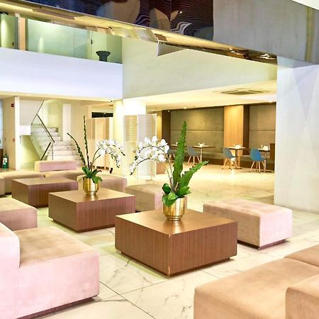 Ramada Encore By Wyndham Makati Makati City Exterior foto