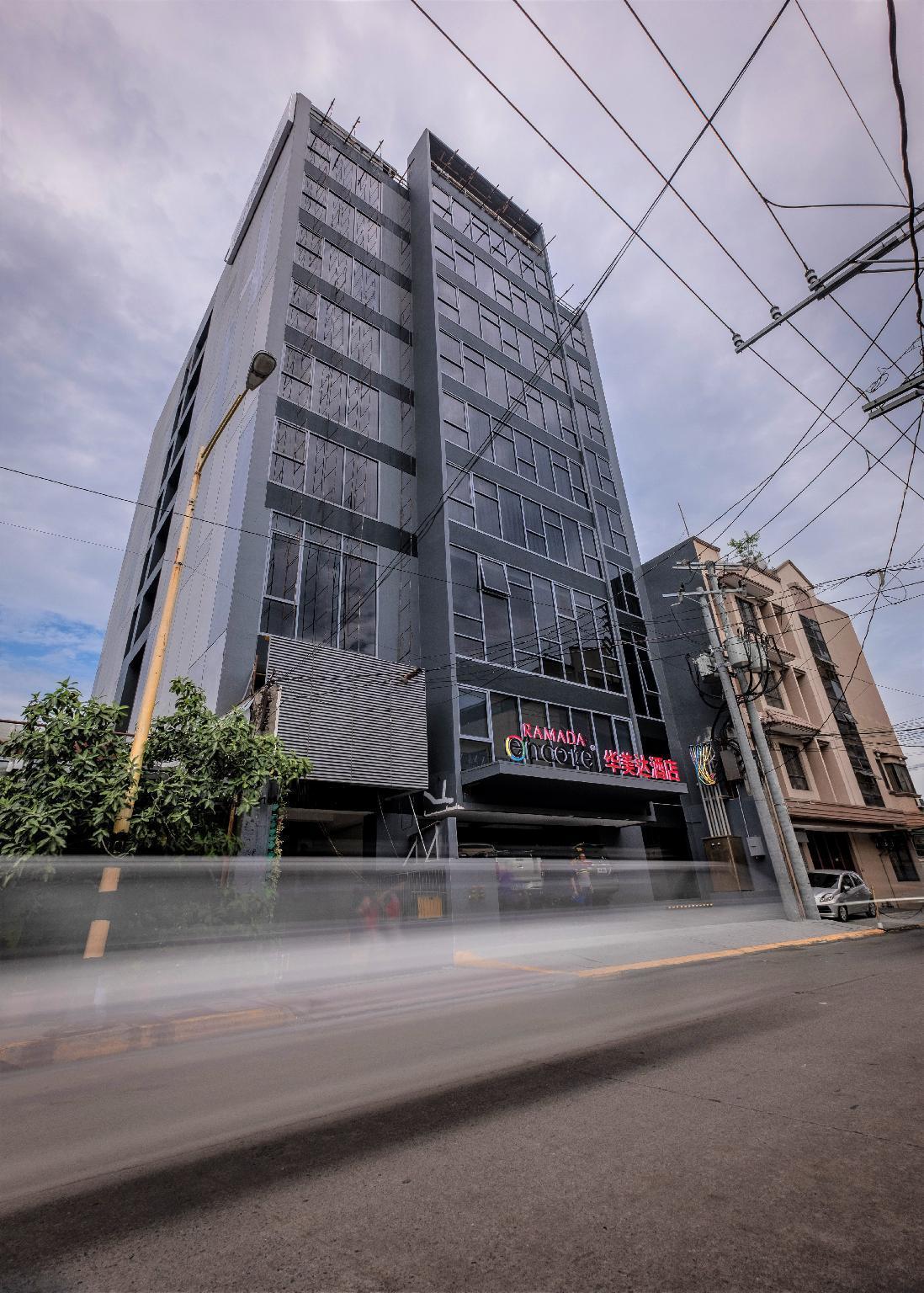 Ramada Encore By Wyndham Makati Makati City Exterior foto