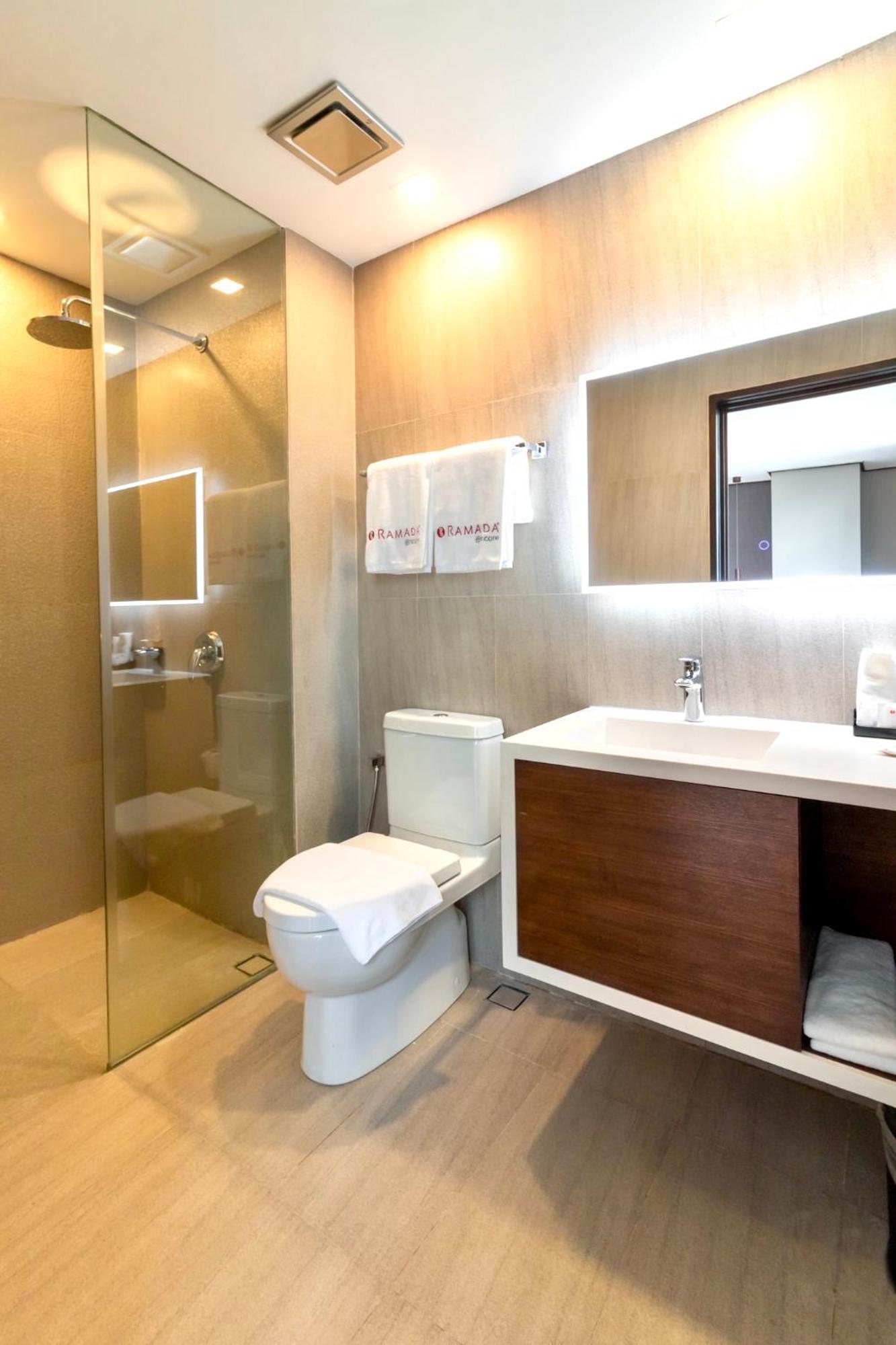 Ramada Encore By Wyndham Makati Makati City Exterior foto