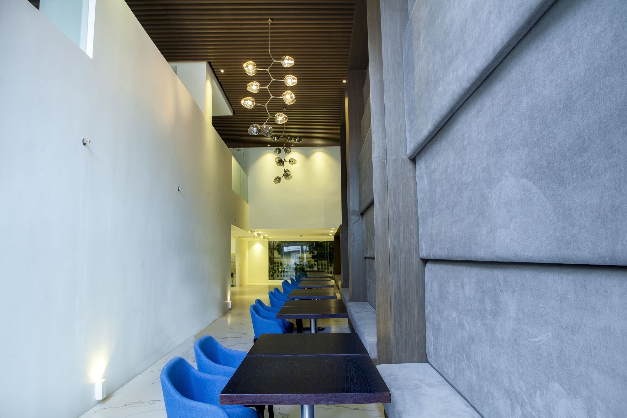 Ramada Encore By Wyndham Makati Makati City Exterior foto